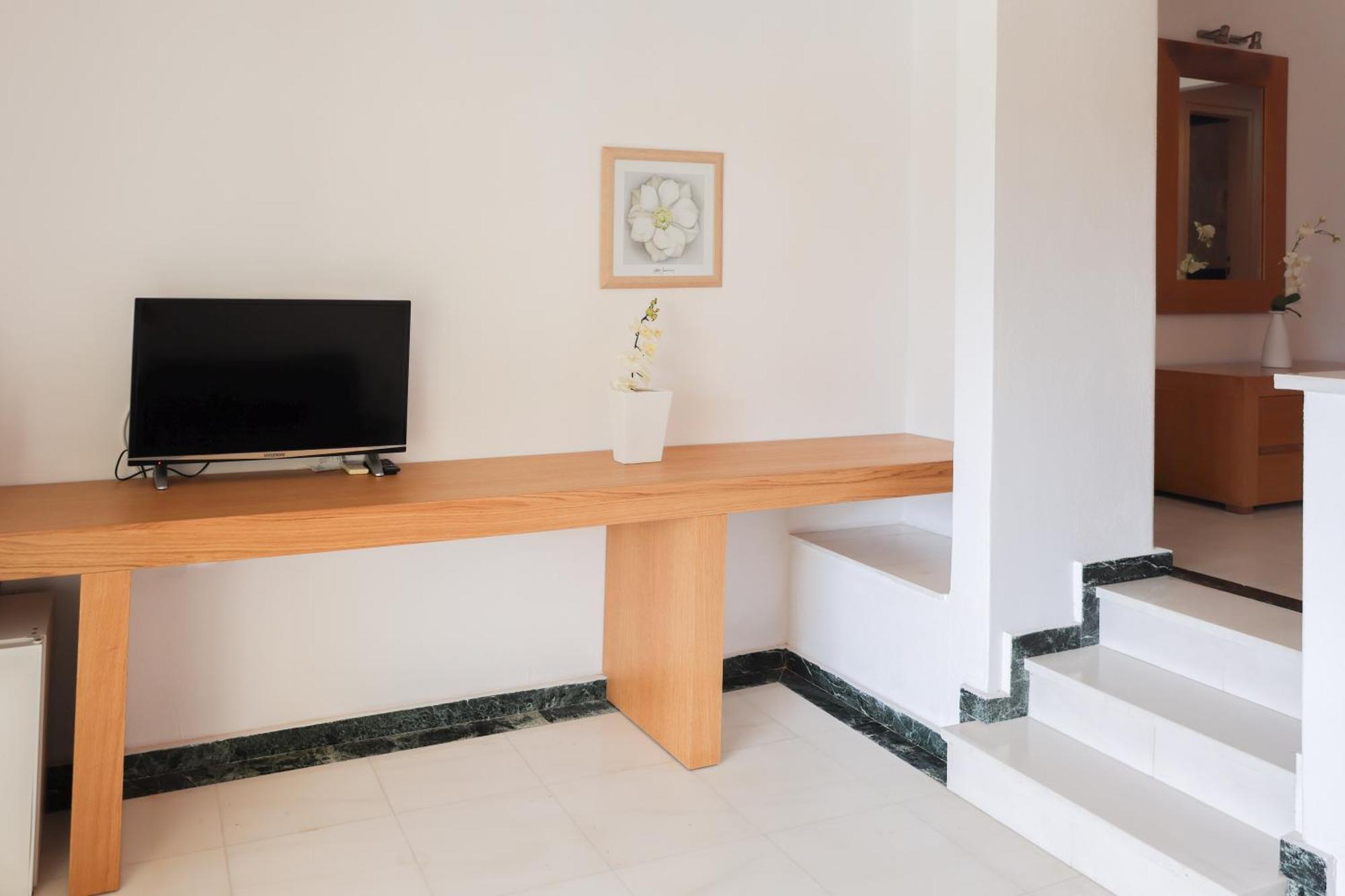 Kanapitsa Mare Hotel Экстерьер фото